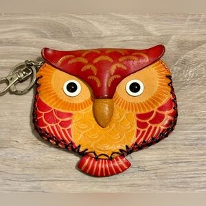Embossed leather owl coin purse. This beautiful handmade leather purse features